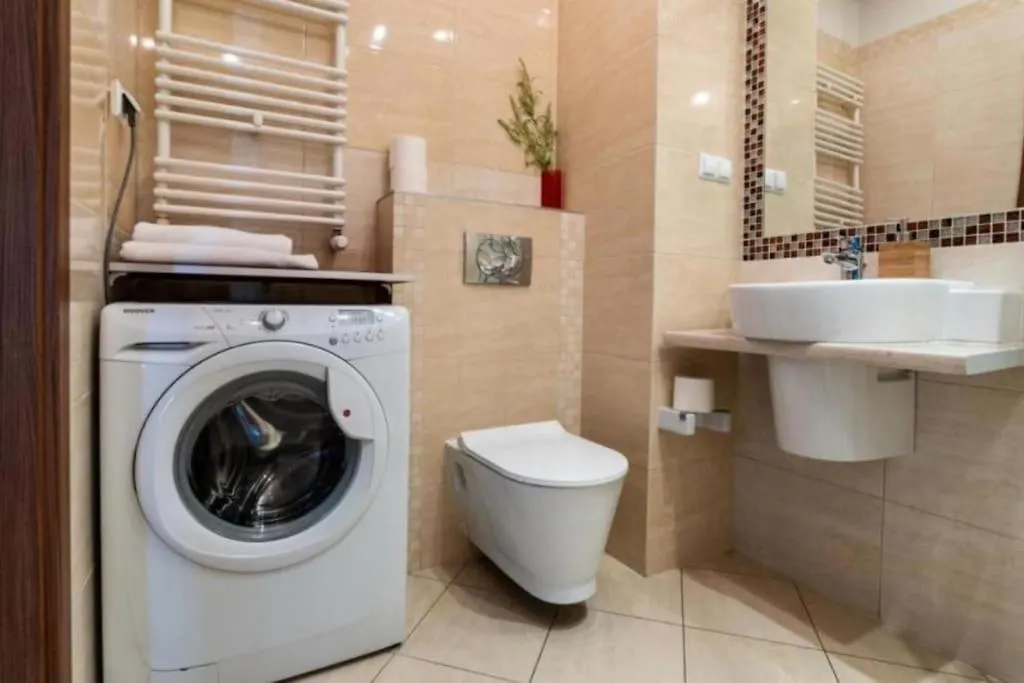 Urban Chic - One Bedroom Apartment - Luxury Warsaw Stays - Platinum Towers