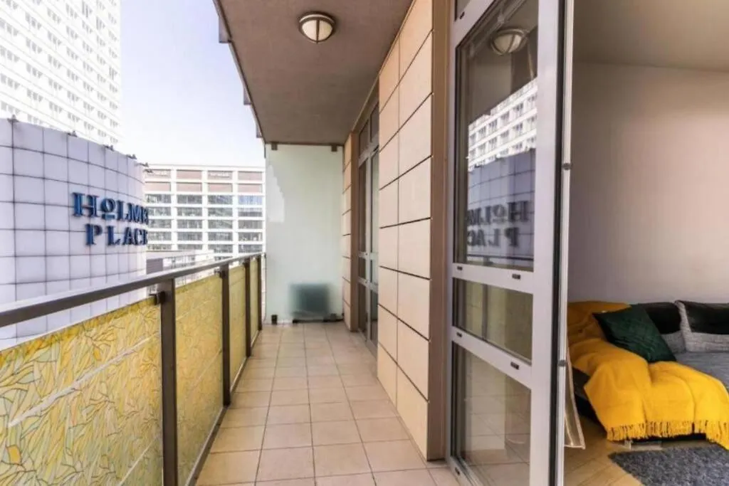 Urban Chic - One Bedroom Apartment - Luxury Warsaw Stays - Platinum Towers