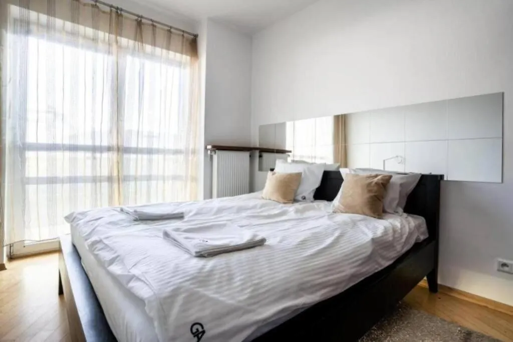 Urban Chic - One Bedroom Apartment - Luxury Warsaw Stays - Platinum Towers ポーランド